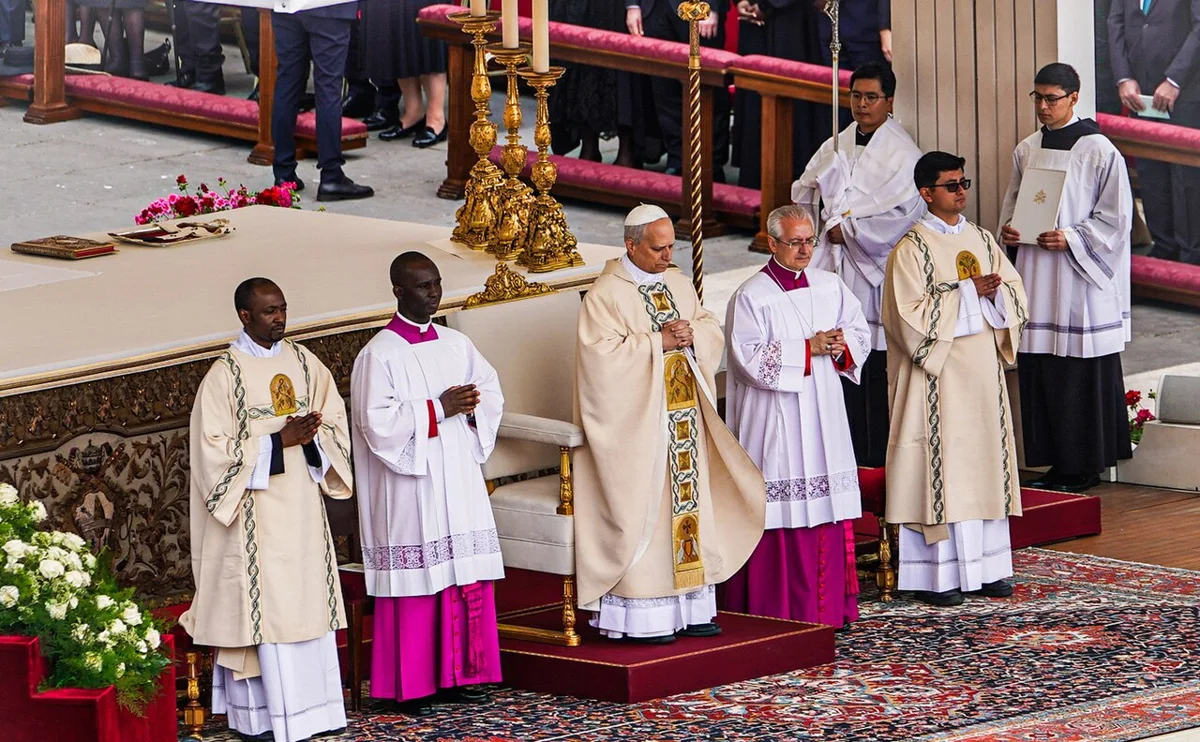 Papa Leão XIV na missa de início do pontificado, na Praça de São Pedro, em 2025