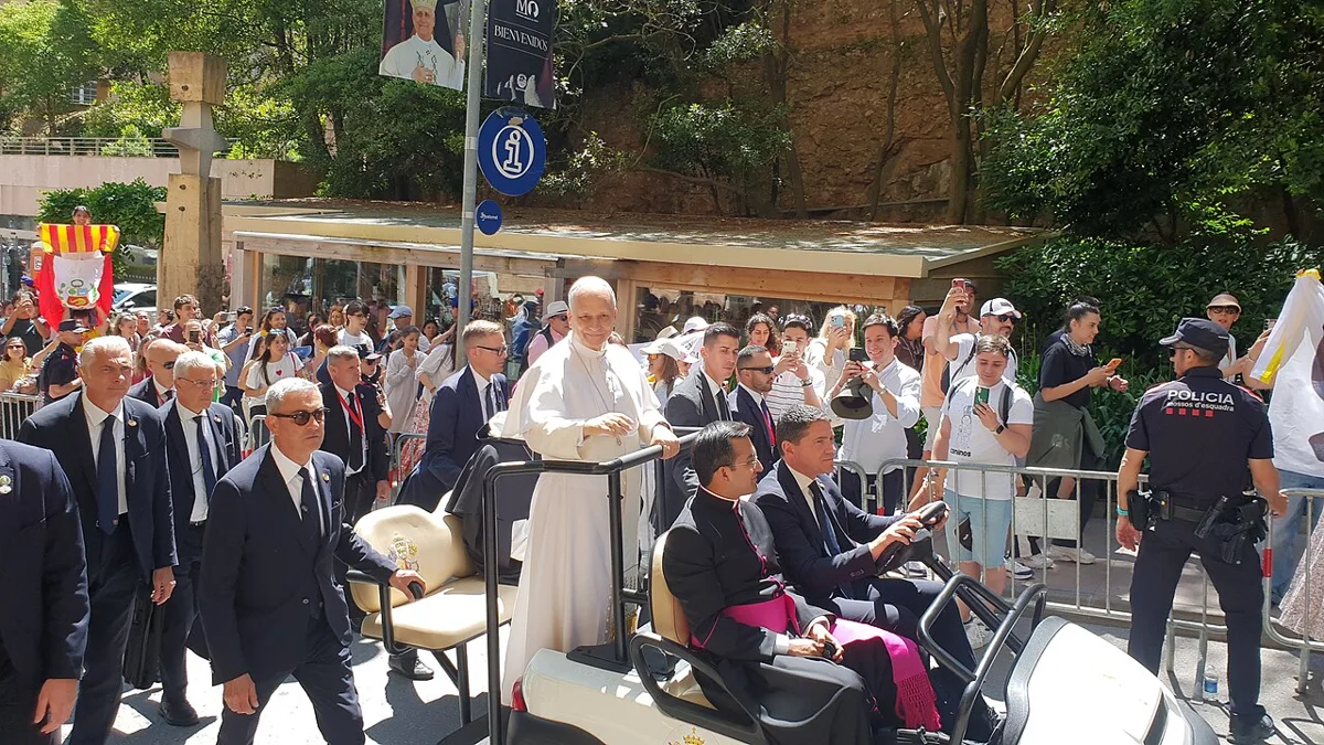 Papa Leão XIV saúda peregrinos em Montserrat, Espanha, em 2026