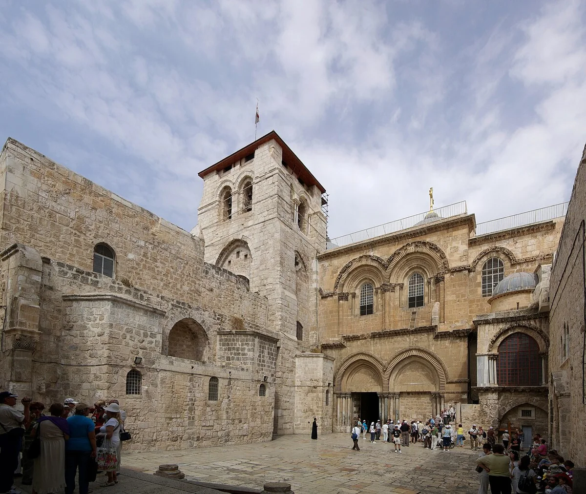 Fachada da Basílica do Santo Sepulcro, em Jerusalém